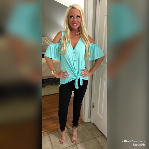 🥰LAST 1! Cold Shoulder Mint Button Down Top! - Picture 4 of 6